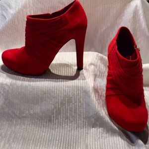 EUC Gianni Bini Red Suede Booties